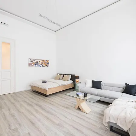 Majestic Dream In The Heart Of * בודפשט